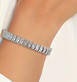 High-end women’s tennis bracelet in white gold, perfect for special occasions.
