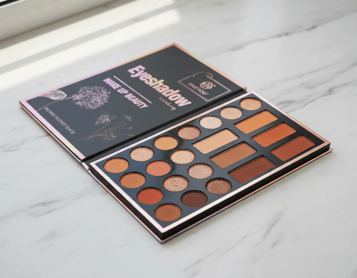 The Ultimate Makeup Organizer: Your Beauty Essentials in all in One Elegant Book - winterGreenbeatynzshop