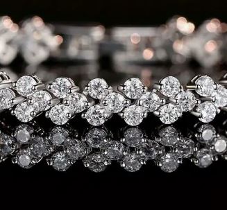 Womens Moissanite Tennis Bracelet - Elegant Interlocking Chain