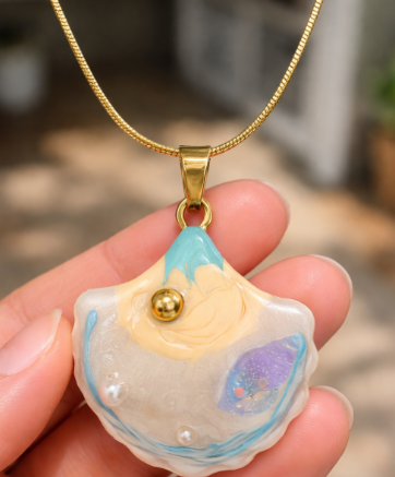 Mia Roses Aura Shell collections Necklace
