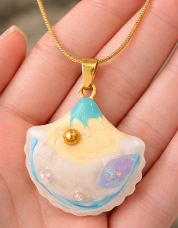 Mia Roses Aura Shell collections Necklace